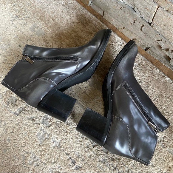 Aquatalia Gray Leather Heeled Ankle Boots Booties Moto Buckle: 12 - Picture 7 of 10